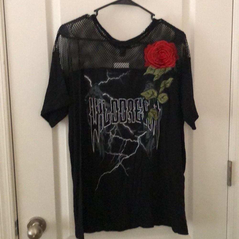 Forever 21 women’s black large T-shirt